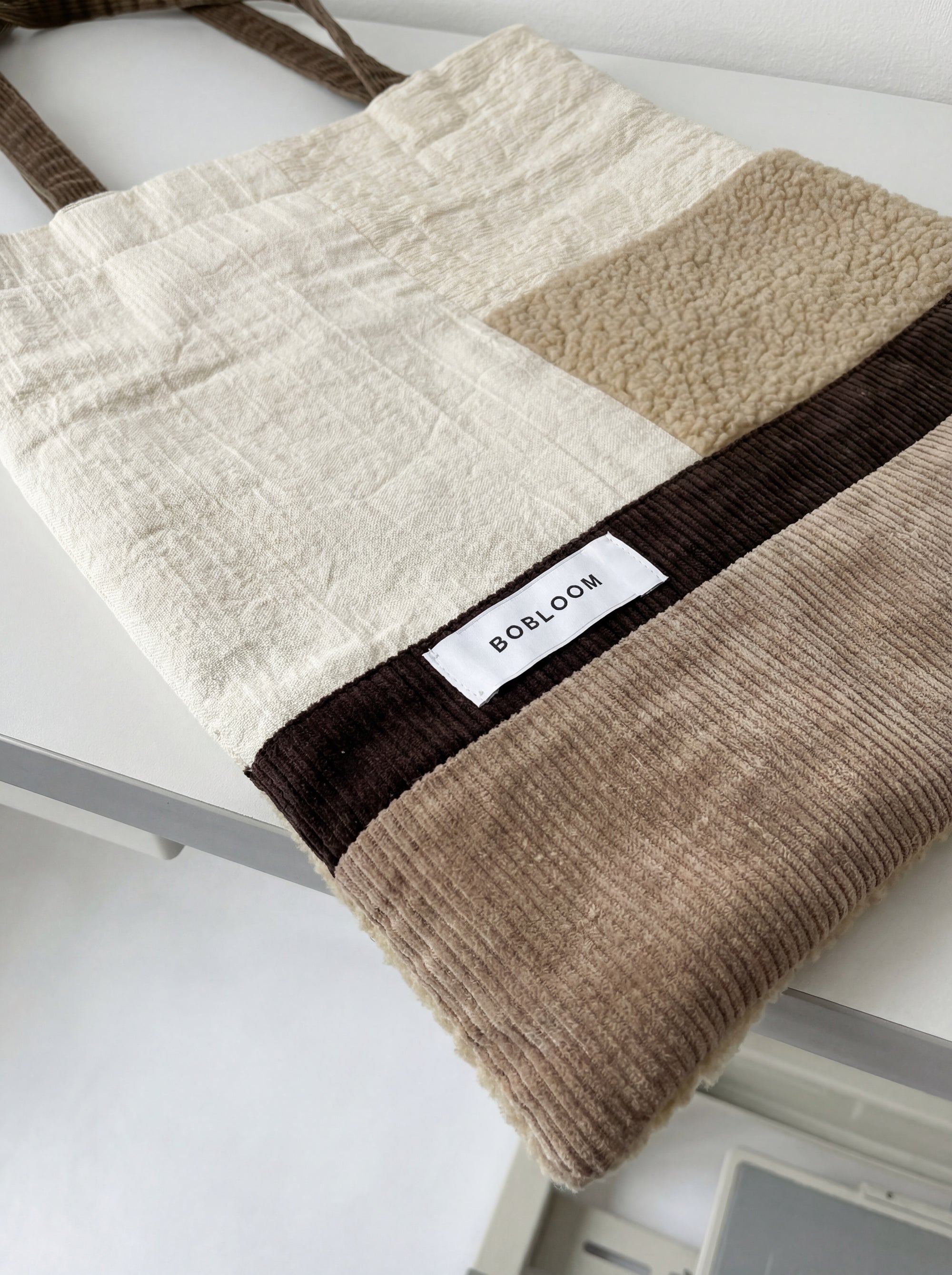 【異素材×両面デザイン】パッチワークトート＊ニュアンスベージュ