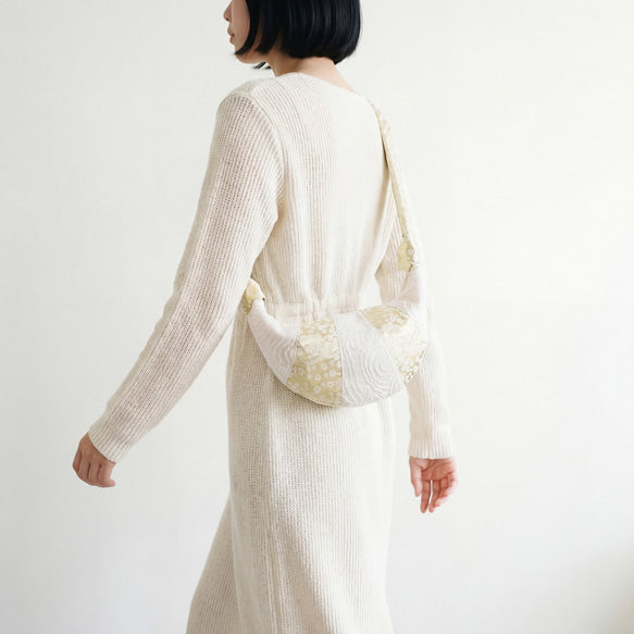 月に咲く花｜金糸ジャカード × 立体刺繍の半月ショルダーバッグ 5